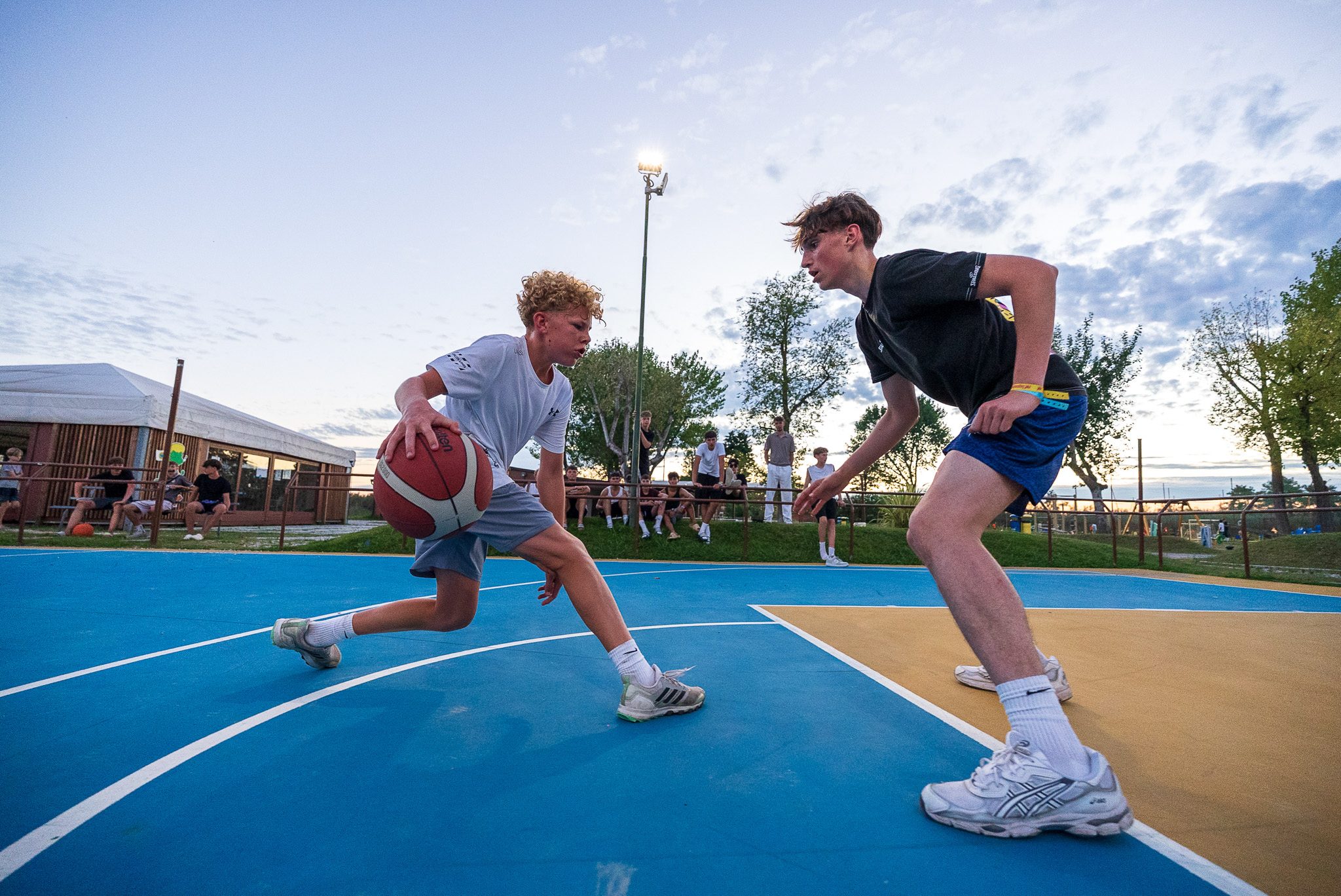 Basketball auf dem Campingplatz